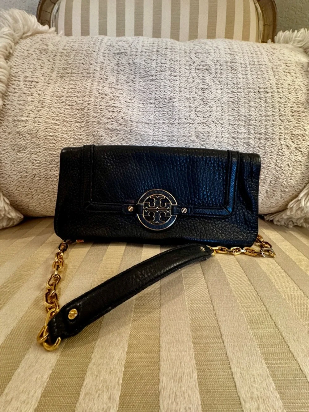 Vintage Tory Burch Black Pebbled Leather Chain-Trim Clutch with Gold Logo - Picture 6 of 6